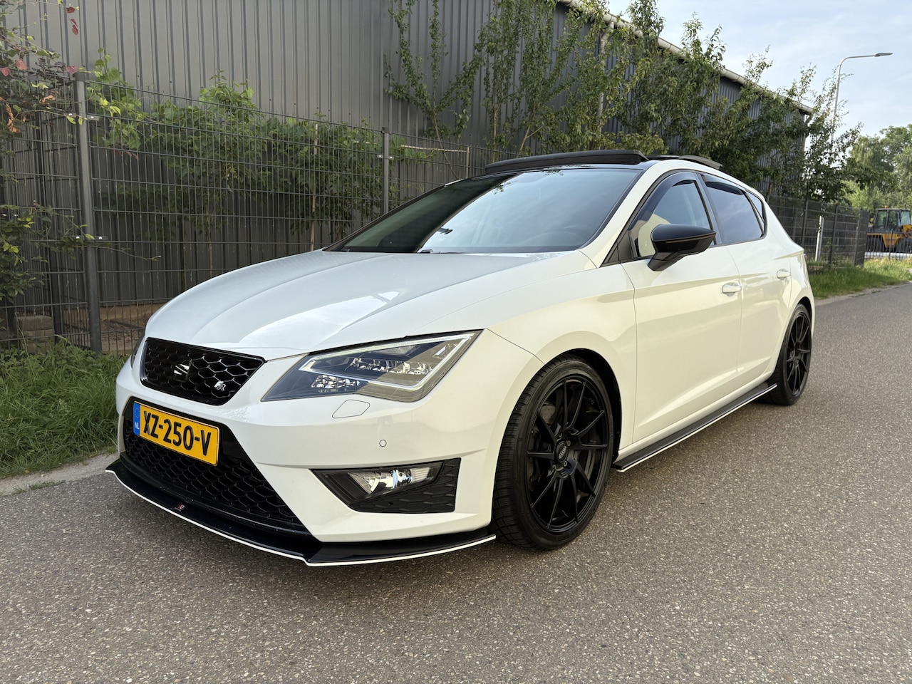Seat Leon - 1.4 EcoTSI FR / PANORAMADAK / MAXTON PAKKET / NAVI / CRUISE - AutoWereld.nl