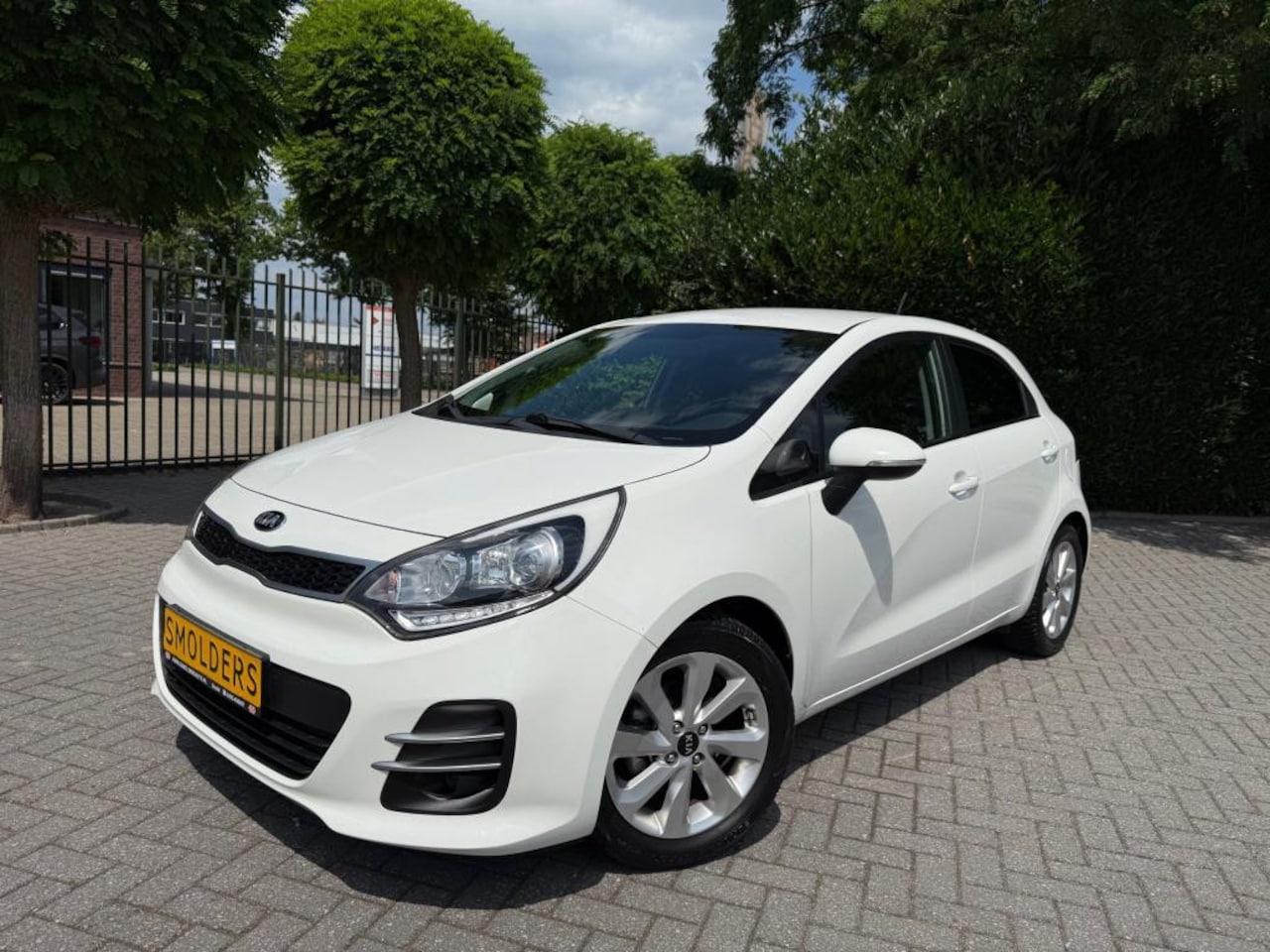Kia Rio - 1.2 (4 cil.), Clima, Cruise Control, Navigatie, Achteruitrijcamera, Parkeersensoren, LM-ve - AutoWereld.nl