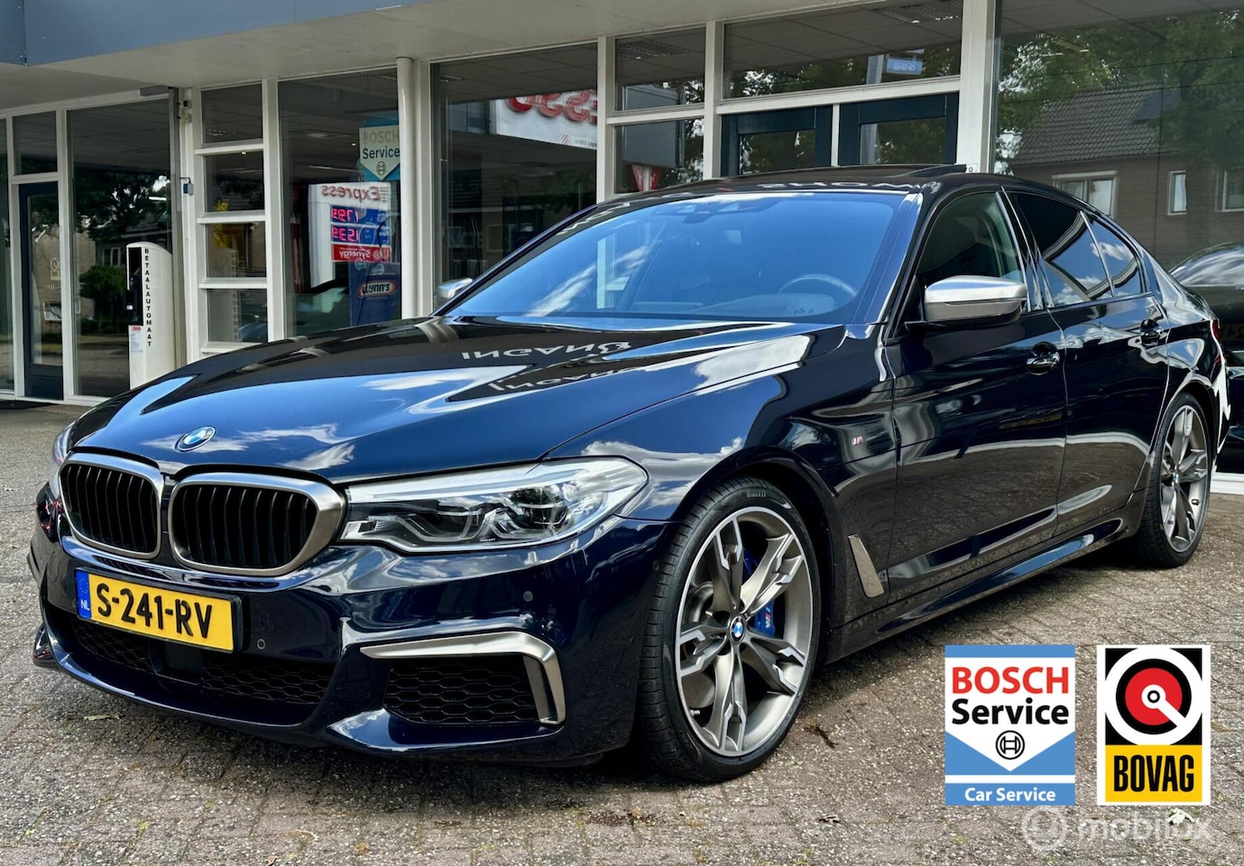 BMW 5-serie - M550i xDrive High Executive Led, Pano, Head up, Camera.. - AutoWereld.nl