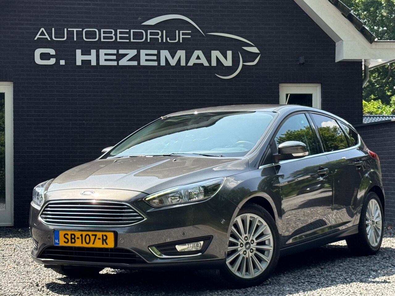 Ford Focus - 1.0 Titanium 125PK Navigatie 94DKM NAP Stoelverwarming Cruise Control - AutoWereld.nl