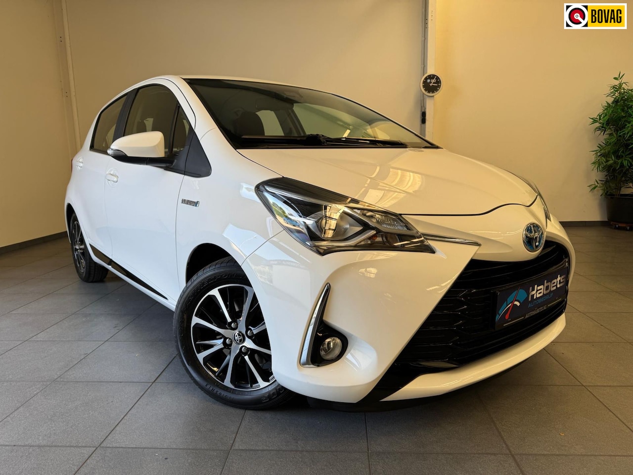 Toyota Yaris - 1.5 Hybrid Automaat - Navi - Camera - Stoelverw.- Cruise - Climate -1e eigenaar1 -Dealer o - AutoWereld.nl