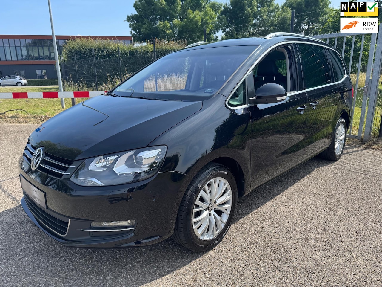 Volkswagen Sharan - 2.0 TSI Highline DSG 7-pers Panodak Leder LED - AutoWereld.nl