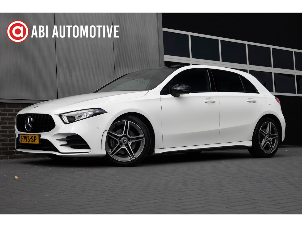 Mercedes-Benz A-klasse - 180 136 pk Business Solution AMG-Pakket / Wide-Screen/ Sport-Stoelen/ Stoel.Verw/ Camera/ - AutoWereld.nl