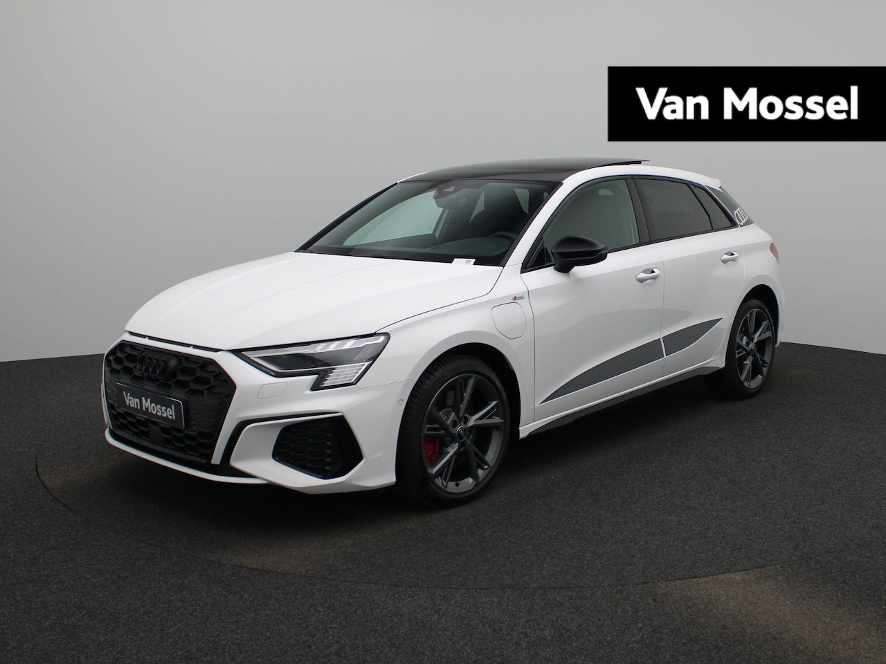Audi A3 Sportback - 45 TFSI e S edition Competition 245 PK | S-line | Automaat | Navigatie | Camera | Panorama - AutoWereld.nl