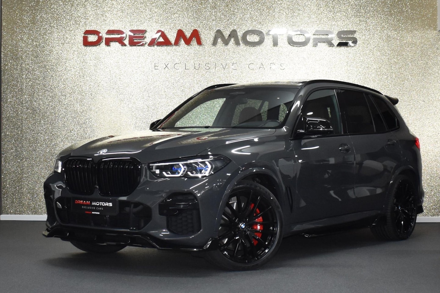 BMW X5 - 45e M-Sport xDrive 394pk | AKRAPOVIC | CRYSTAL POOK | PANODAK - AutoWereld.nl