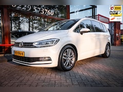 Volkswagen Touran - 1.4 TSI Highline R | 7 persoons | Automaat | Cruise Control | Camera | Parkeer hulp | Navi