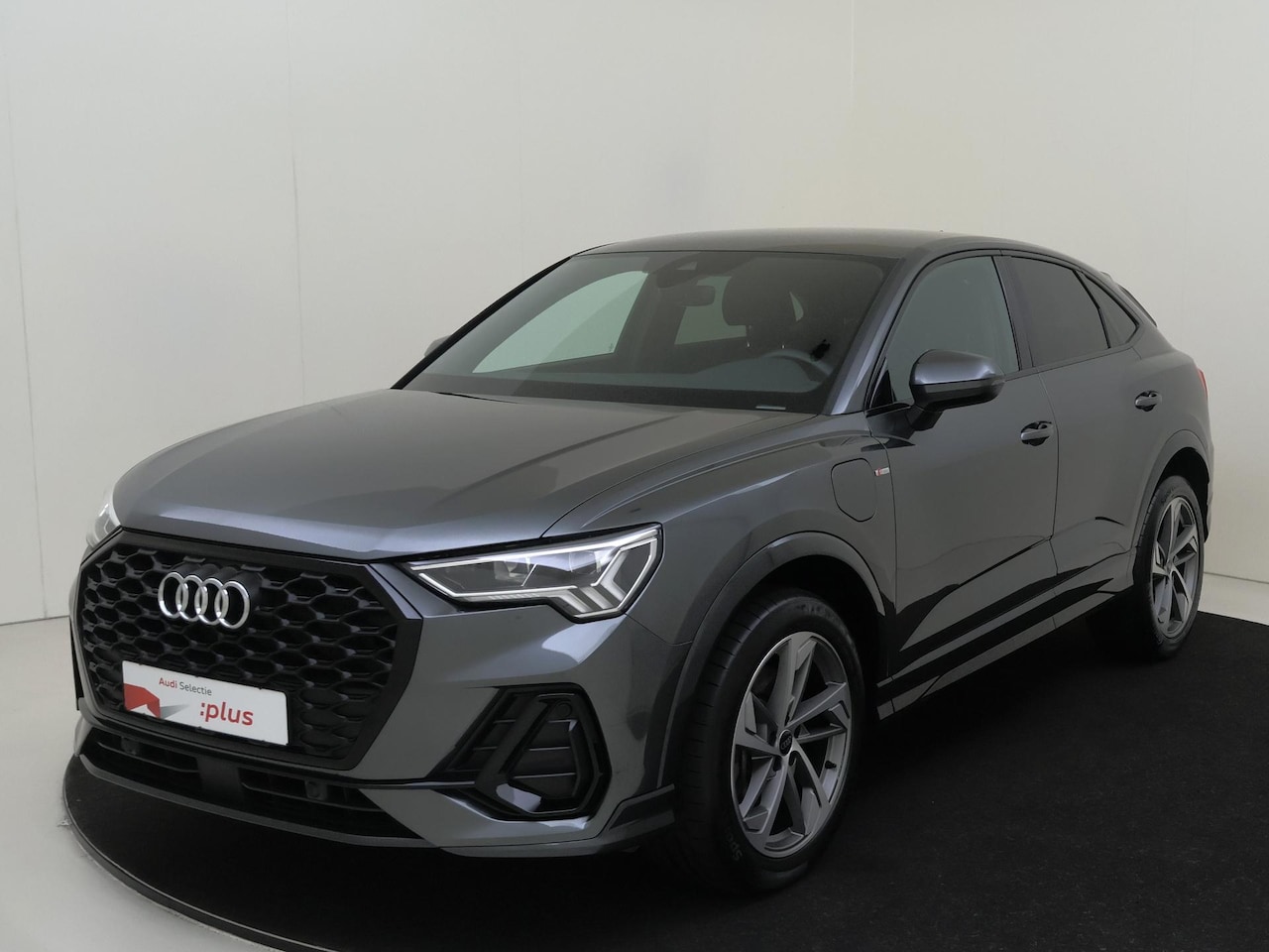Audi Q3 Sportback - 45 TFSI e S Edition | Dodehoek detectie | Stoelverwarming | CarPlay | Cruise control | Par - AutoWereld.nl