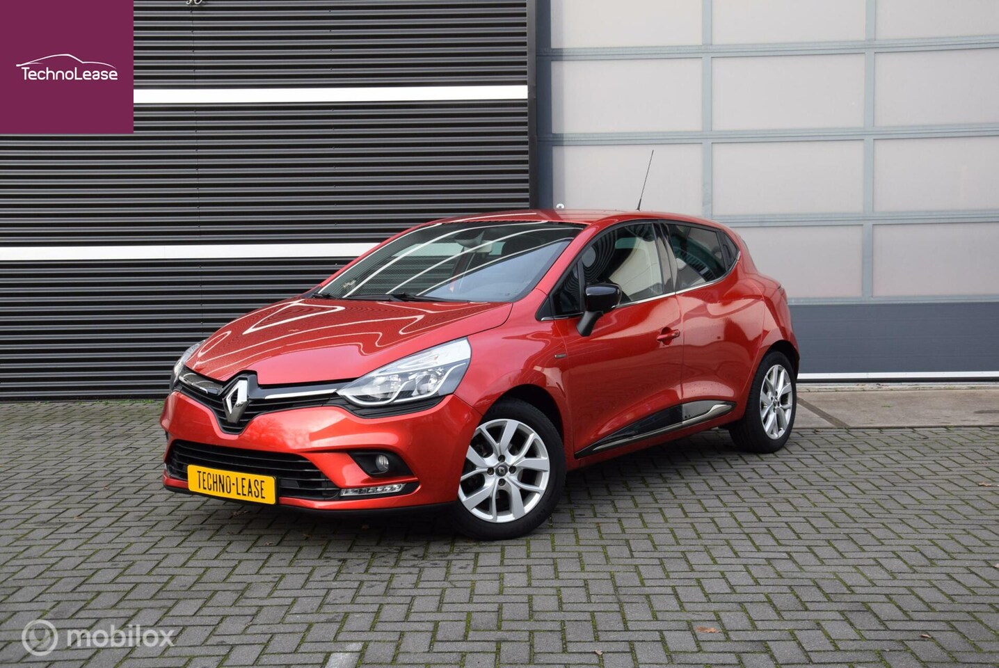 Renault Clio - 0.9 TCe Limited climate control PDC navi Apple Carplay - AutoWereld.nl