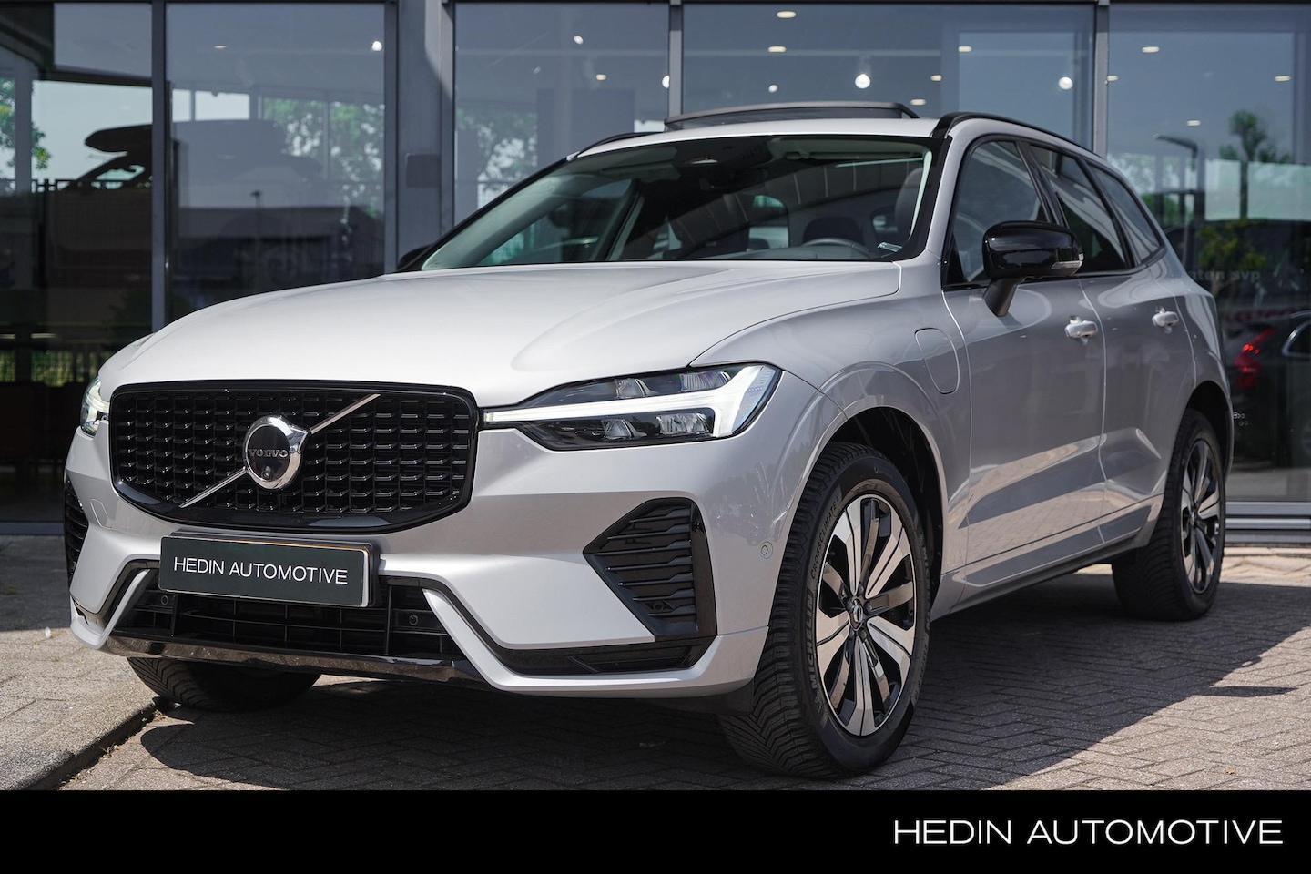 Volvo XC60 - 2.0 T6 Plug-in hybrid AWD Plus Dark | 2250 kg trekgewicht! | Automaat | Trekhaak elektrisc - AutoWereld.nl