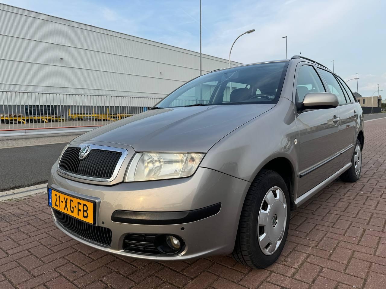 Skoda Fabia Combi - 1.4-16V Spirit+ /Airco/Cruise/Camera/Trekhaak - AutoWereld.nl