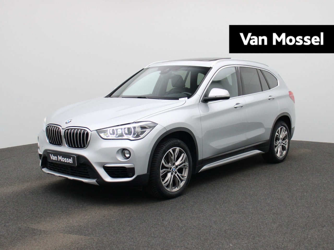 BMW X1 - sDrive18i High Executive | AUTOMAAT | PANORAMADAK | LEDER | HEAD UP DISPLAY | ACHTERUITRIJ - AutoWereld.nl