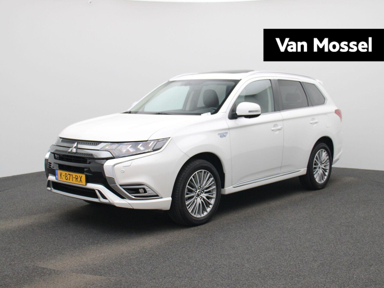 Mitsubishi Outlander - 2.4 PHEV Intense+ | CAMERA | NAVIGATIE | STOELVERWARMING | SCHUIF-KANTELDAK - AutoWereld.nl
