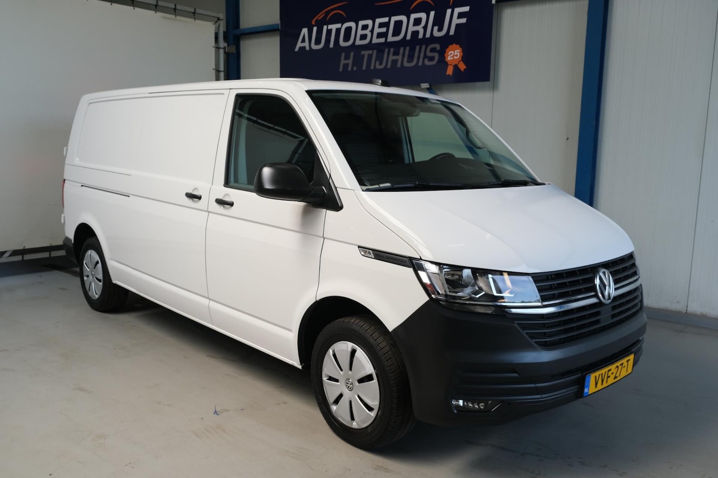 Volkswagen Transporter - 2.0 TDI L2H1 28 Comfortline - N.A.P. Airco, Cruise, Navi, Trekhaak. - AutoWereld.nl