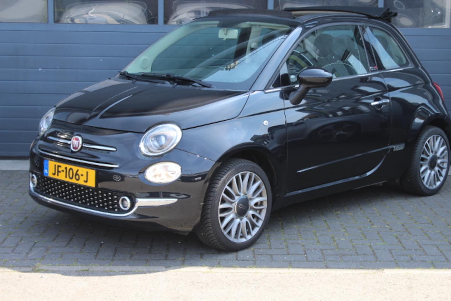 Fiat 500 C - 0.9 TwinAir Turbo Lounge Airco, PDC, LM Velgen Connect scherm DAB radio - AutoWereld.nl