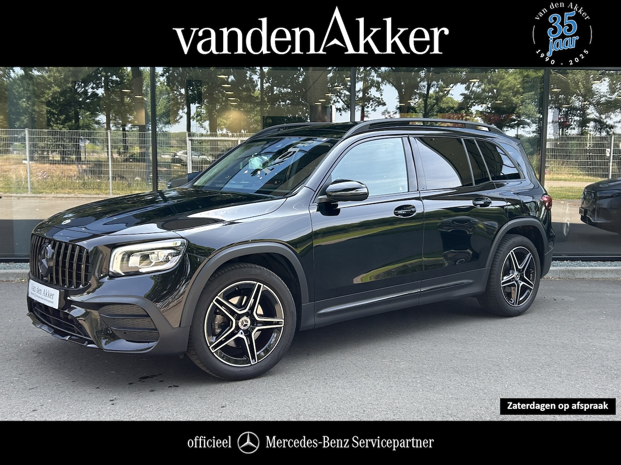 Mercedes-Benz GLB - 200 AMG // Panoramadak // Sfeerverlichting // Carplay // Nightpakket // Camera // LED - AutoWereld.nl