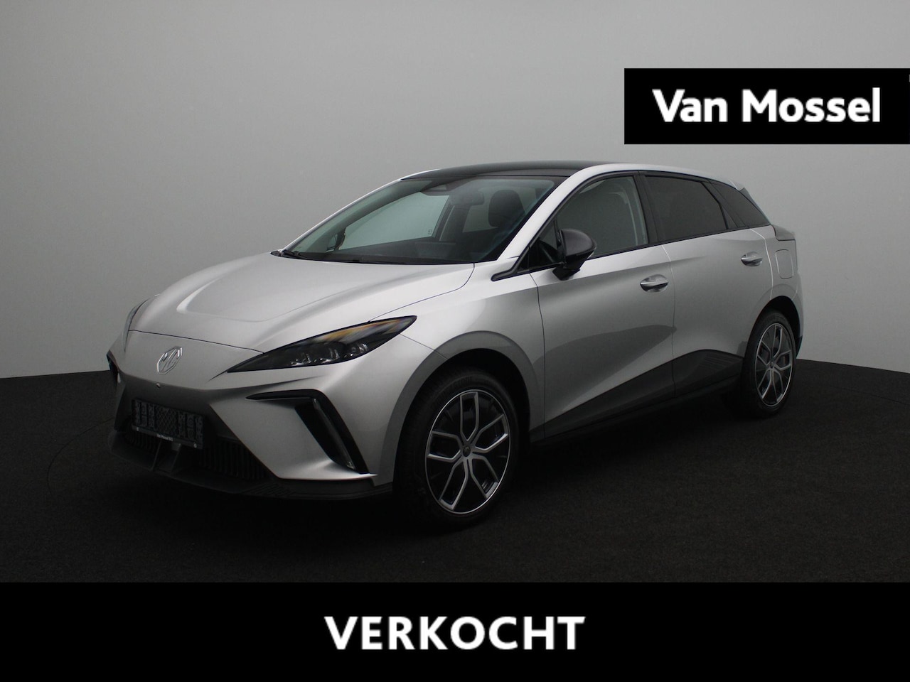 MG 4 - MG4 Luxury 64 kWh | WLTP 435 KM | Navigatie | 360° Cam | Warmtepomp | Stoel verwarming | 1 - AutoWereld.nl