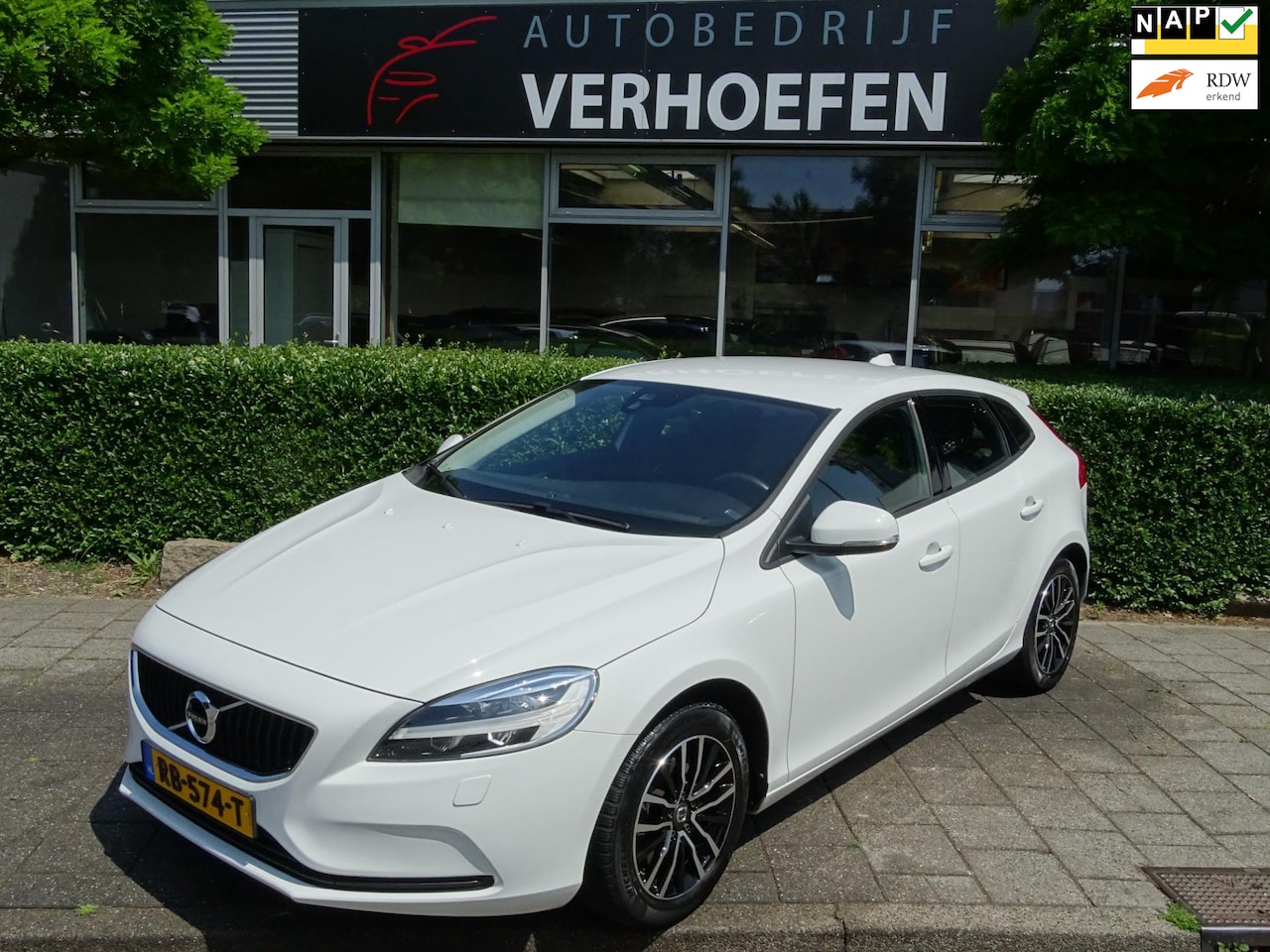 Volvo V40 - 2.0 T2 Nordic+ - STOEL VERW - PARK SENS - VOL DEALER ONDERHOUDEN - XENON - TREKHAAK ! - AutoWereld.nl