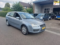 Ford Focus Wagon - 1.6-16V Trend