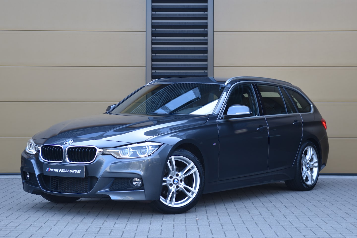BMW 3-serie Touring - 320i High Executive * M Sportpakket * Leder * LED * Stoelverwarming * Navigatie Profession - AutoWereld.nl