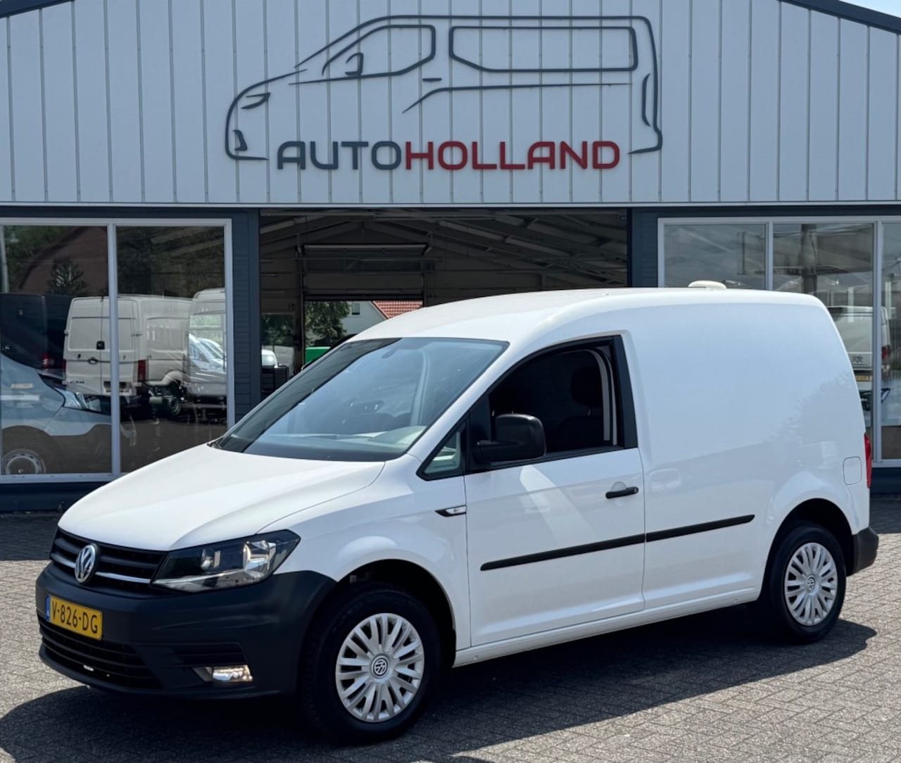 Volkswagen Caddy - 2.0 TDI 75KW 102PK EURO 6 AIRCO/ TREKHAAK/ BEDRIJFSWAGENINRICHTING/ SCHUIFDEUR/ 100% DEALE - AutoWereld.nl