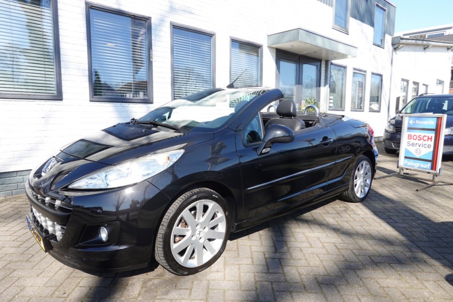 Peugeot 207 - 1.6 VTI noir en black  Cabriolet - AutoWereld.nl