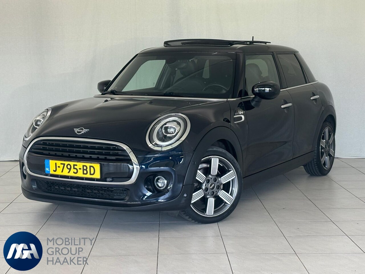 MINI Cooper - Mini 1.5 60 Years Edition | Automaat | Schuif-Kanteldak | Apple-Android | Lederen Bekledin - AutoWereld.nl