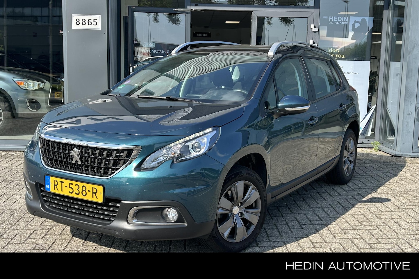Peugeot 2008 - 1.2 PureTech Blue Lion | Navigatie | Panoramadak - AutoWereld.nl