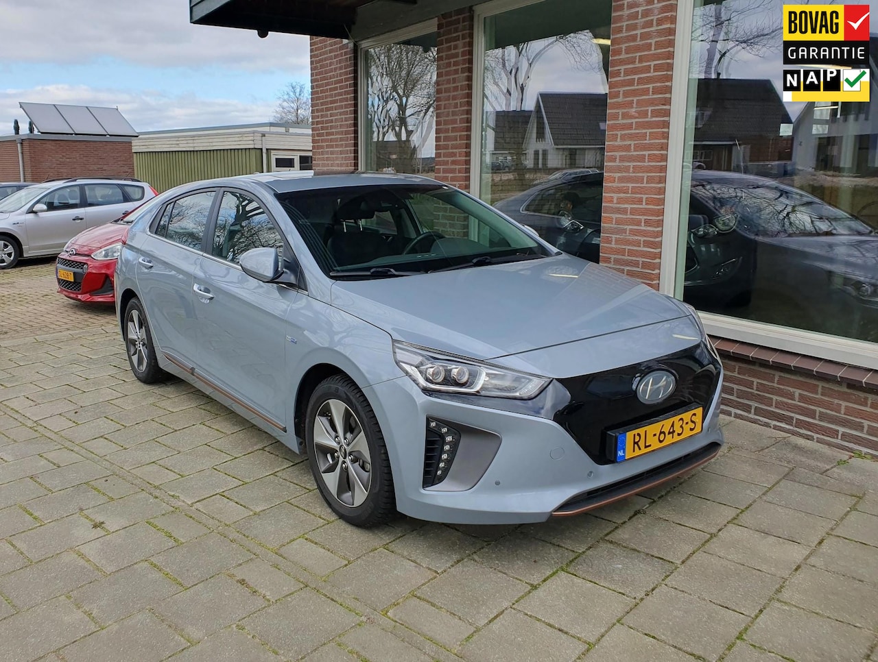 Hyundai IONIQ - Premium EV | Leder | Navi | Camera - AutoWereld.nl