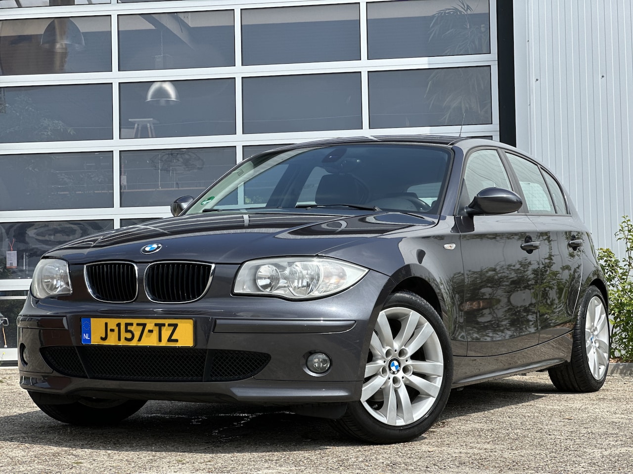 BMW 1-serie - 120i High Executive 150pk | Cruise Control | Lederen bekleding | Lichtmetalen velgen 17" | - AutoWereld.nl