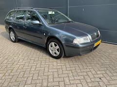 Skoda Octavia Combi - 1.6 Démarrage