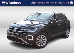 Volkswagen T-Roc - 1.5 TSI 150pk Style DSG Automaat Digital cockpit Pro / LM 17 inch / Navigatie by APP / Cam