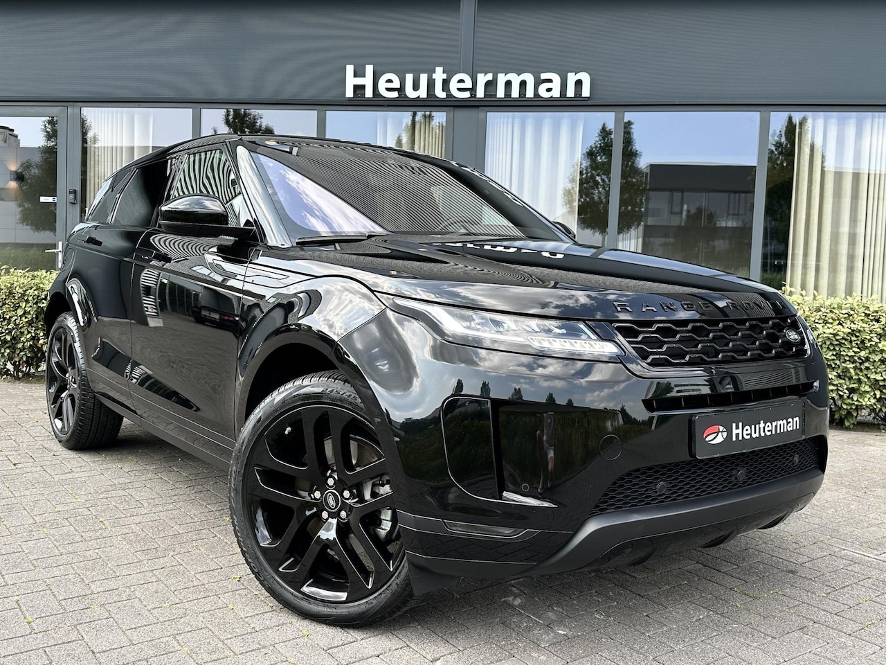 Land Rover Range Rover Evoque - 2.0 P200 AWD R-Dynamic Hello Edition Black - AutoWereld.nl