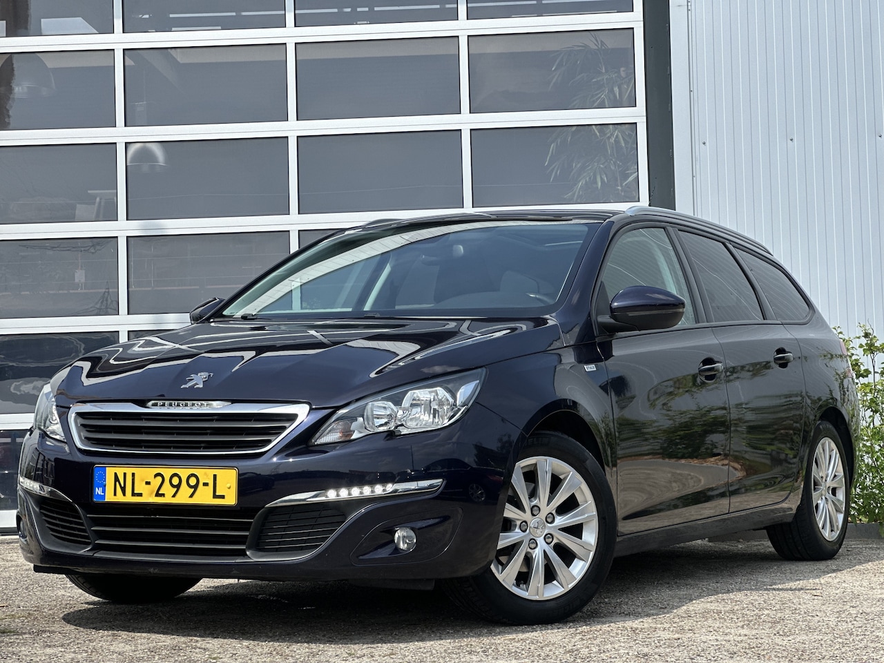 Peugeot 308 SW - 1.2 PureTech Style 110PK | Nieuwe distributieriem | Panoramadak | Bluetooth | Cruise Contr - AutoWereld.nl