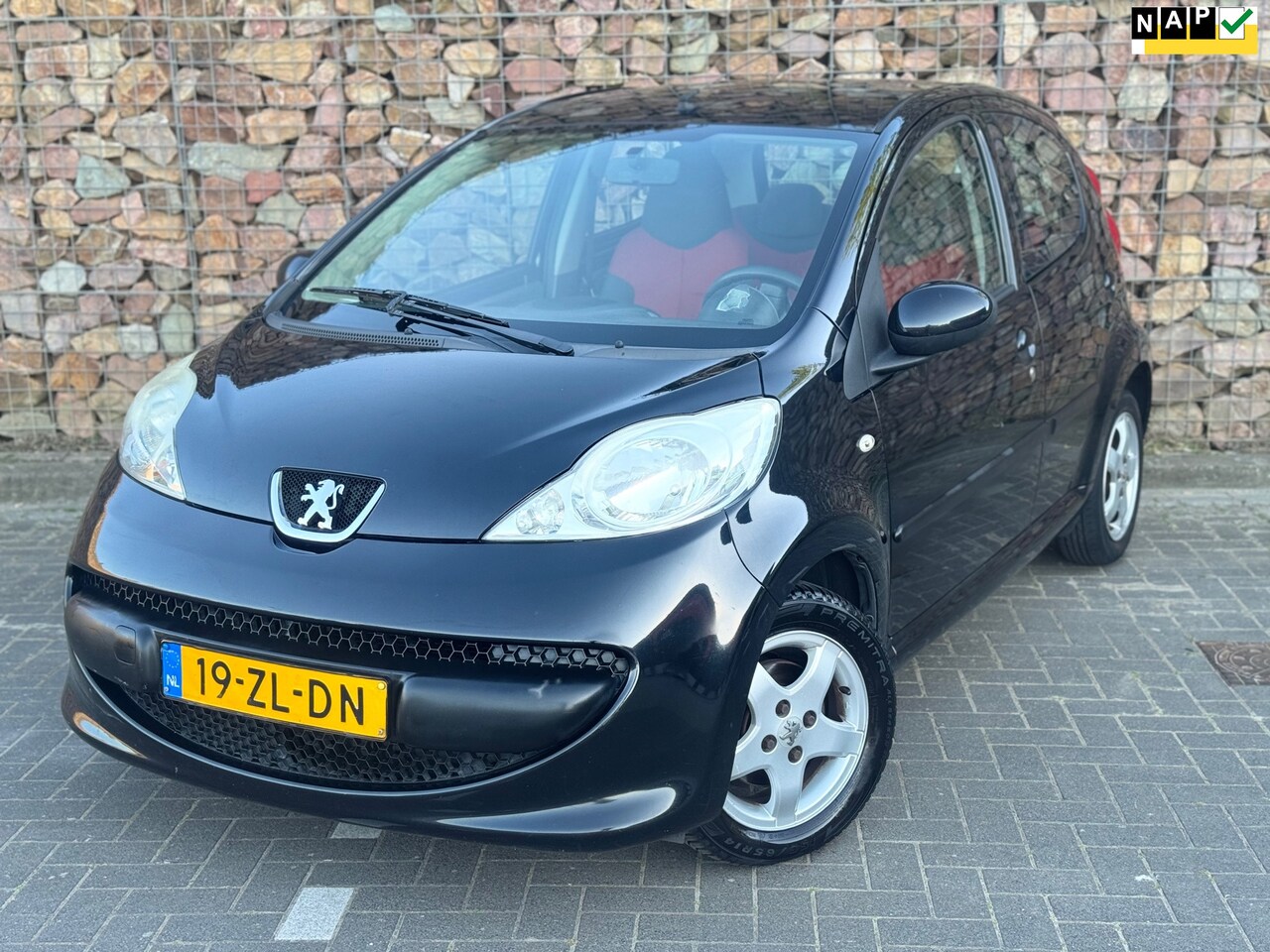 Peugeot 107 - 1.0-12V XS Urban Move 1.0-12V XS Urban Move - AutoWereld.nl