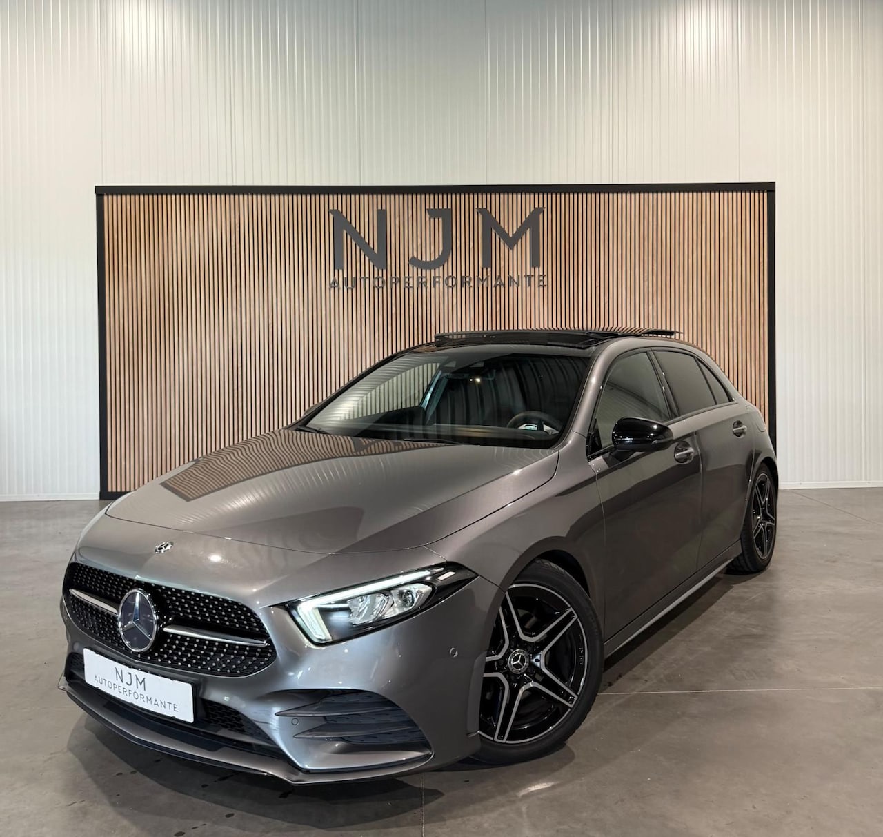 Mercedes-Benz A-klasse - 200 AMG|Pano|Sfeer|Camera - AutoWereld.nl