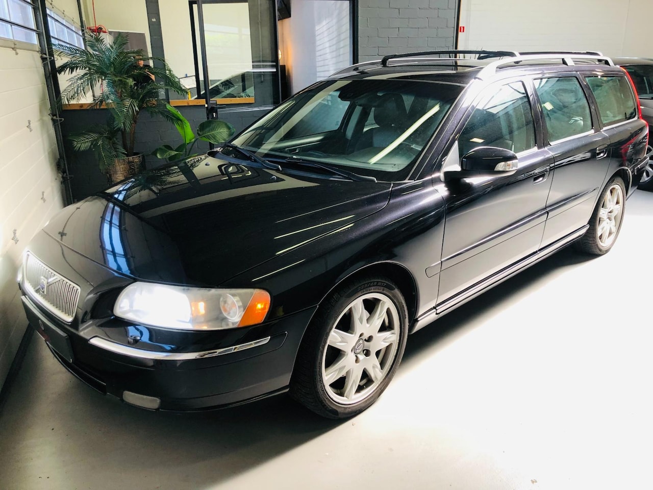 Volvo V70 - 2.4 CNG Summum/PANO/LEER/TOP! - AutoWereld.nl