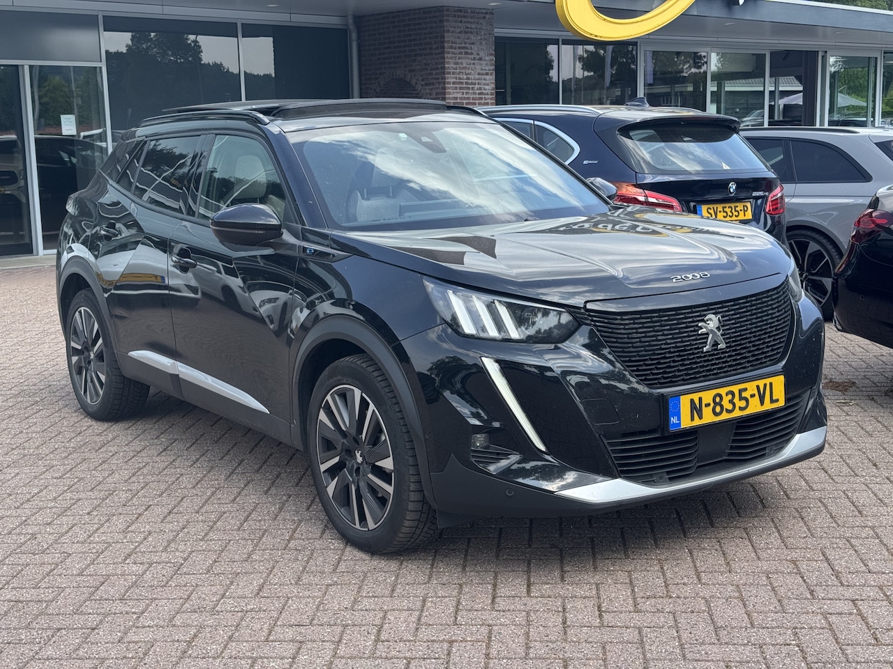 Peugeot e-2008 - EV GT Pack 50 kWh / Panoramadak / Camera / Virtual Cockpit / Half leder / Navigatie / Keyl - AutoWereld.nl