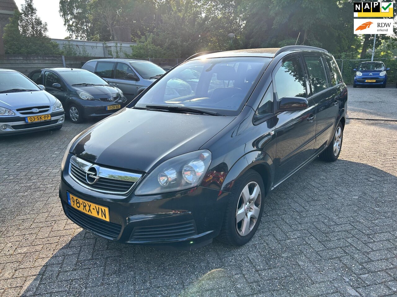 Opel Zafira - 1.6 Executive //APK 31-1-2026 !! // 7 personen - AutoWereld.nl