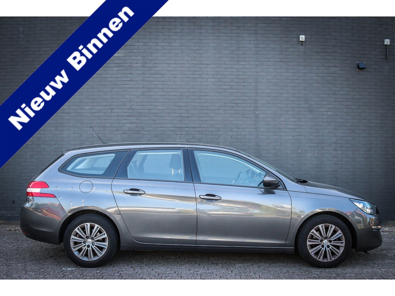 Peugeot 308 SW - 1.2 PureTech Blue Lease Net binnen; wordt nog showroomklaar gemaakt - AutoWereld.nl