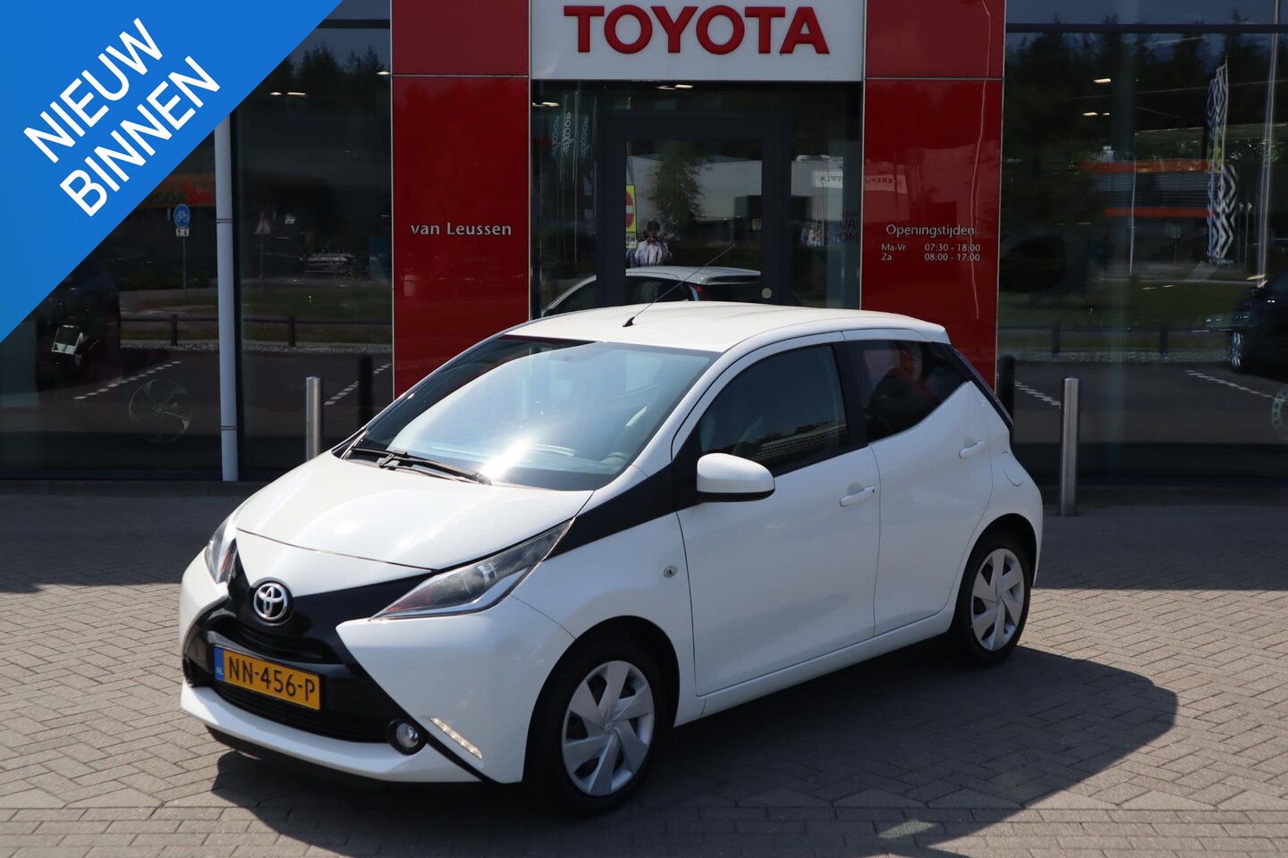 Toyota Aygo X - X-PLAY 5-DEURS NAVI PARKEERCAMERA AIRCO LED BLUETOOTH AUDIO-STUURWIEL NL-AUTO - AutoWereld.nl
