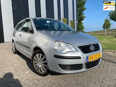 Volkswagen Polo - 1.4-16V Sportline Airco-PDC-Cruise-ElekPakket