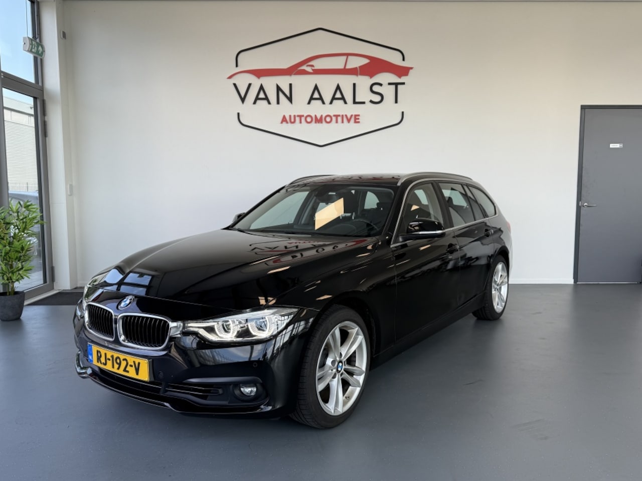 BMW 3-serie Touring - 318i Corporate Lease Executive/Automaat/Navi/Trekhaak/HarmanKard - AutoWereld.nl