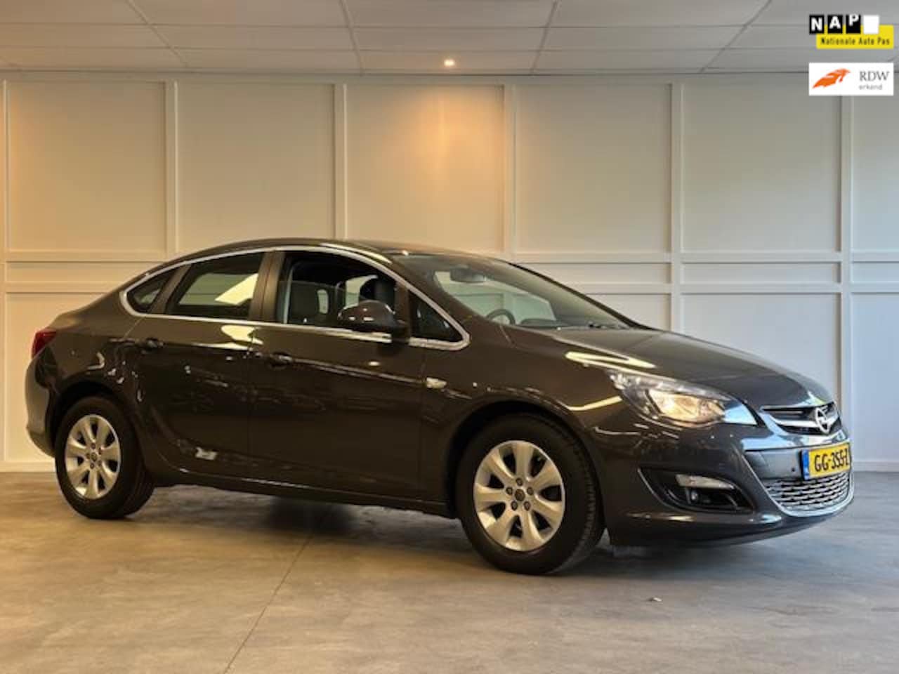 Opel Astra - 1.4 Turbo Blitz / 2015 / 64.609 KM NaP / Airco / Navi - AutoWereld.nl