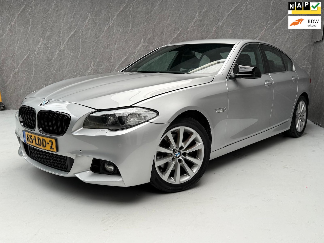 BMW 5-serie - 523i High Executive / NAP / 2e Eigenaar - AutoWereld.nl