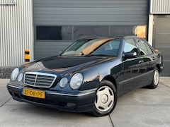 Mercedes-Benz E-klasse - 220 CDI Avantgarde AUT / AIRCO / CRUISE