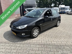 Peugeot 206 - 1.4 Air-line 3 nieuwe apk