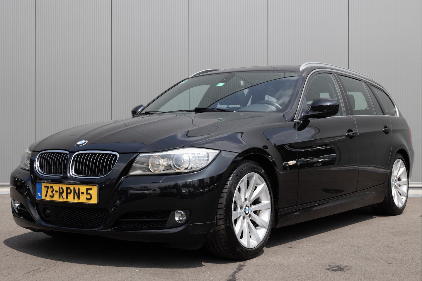BMW 3-serie Touring - 325i | PANO | LEDER | NAVI | NL-AUTO | NIEUWSTAAT - AutoWereld.nl