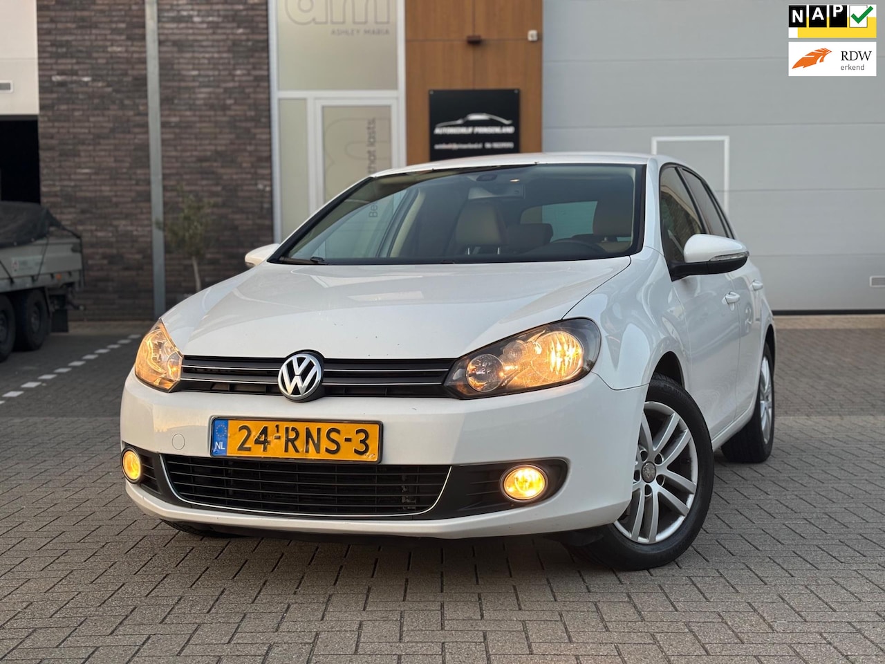 Volkswagen Golf - 1.6 TDI Highline BlueMotion | Navigatie | - AutoWereld.nl