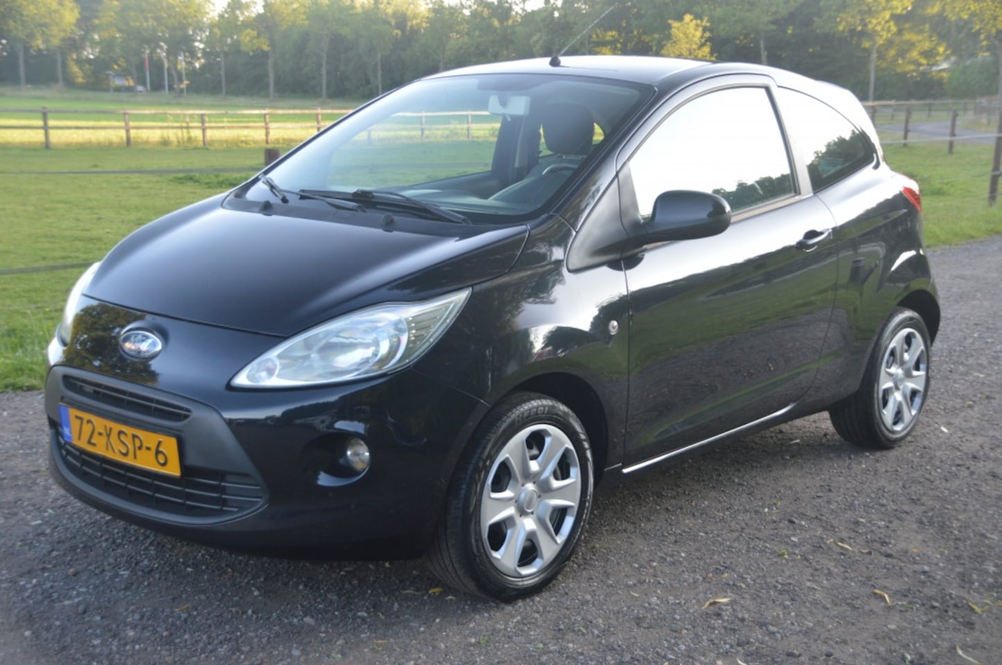 Ford Ka - 1.2 Titanium Zwart Airco 100.000 km - AutoWereld.nl