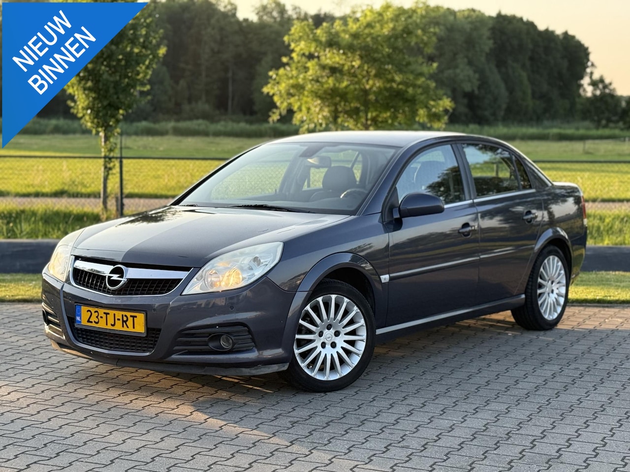 Opel Vectra - 2.2-16V Executive NL auto, trekhaak, automaat ! - AutoWereld.nl